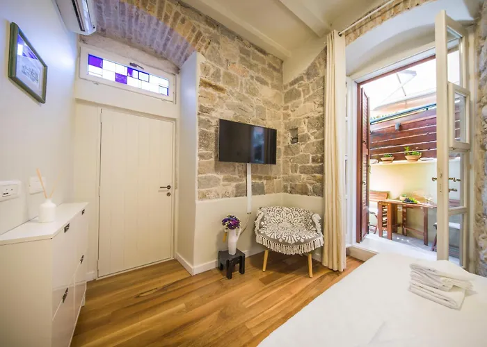 Hidden Luxury 2br With Terrace Apartment