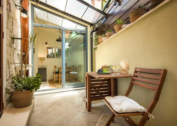 Hidden Luxury 2br With Terrace Apartment *