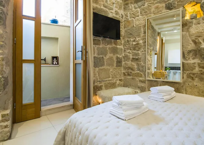 Hidden Luxury 2br With Terrace Apartment *