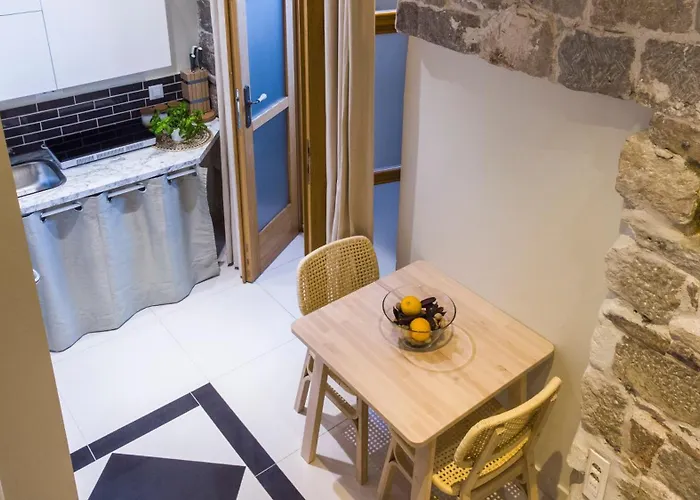 Hidden Luxury 2br With Terrace Apartment